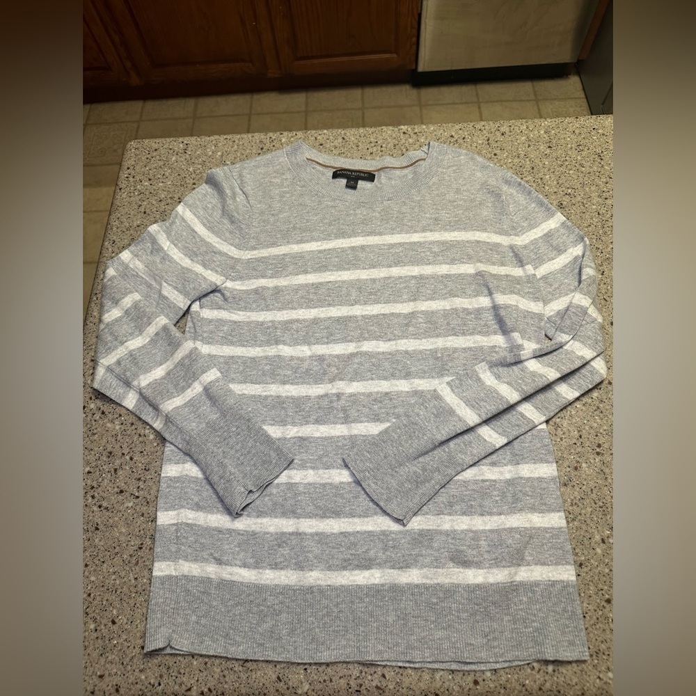 Banana Republic Women’s Crewneck Grey Striped Sweater Medium